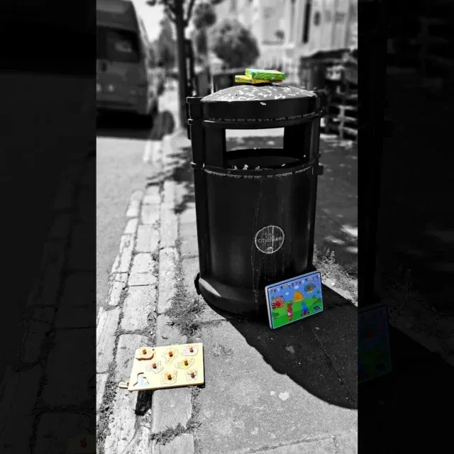 It never ceases to amaze me how people leave their rubbish "around" a bin... and yet never quiet manage to get it "in" the bin..... baffling!! 🫠 🤯 😵‍💫 What happens in those final seconds that results in this... 😖 😅 ....lazy, loss of sanity or is bin decor a thing now? You decide. 😁"A toy's story...no#58" Toys lost or abandoned. Photographed, untouched, as I find them.#art #artphotography #artoftheday #arts #creative #beautiful #photography #picoftheday #photo #creativeartist #creativeart #creativephotography #losttoys #abandonedtoys #forgottentoys #forgottentoystory #blackandwhitephotography #streetphotography #blackandwhitephotograph #blackandwhitephotos #blackandwhiteart #blackandwhitepic #depthoffieldphotography #discardedtoys #missedthebin #puzzles #bindecoration #socloseandyetsofar #makkapakka